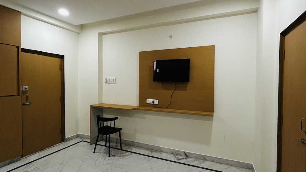 Hotel V CHECK INN