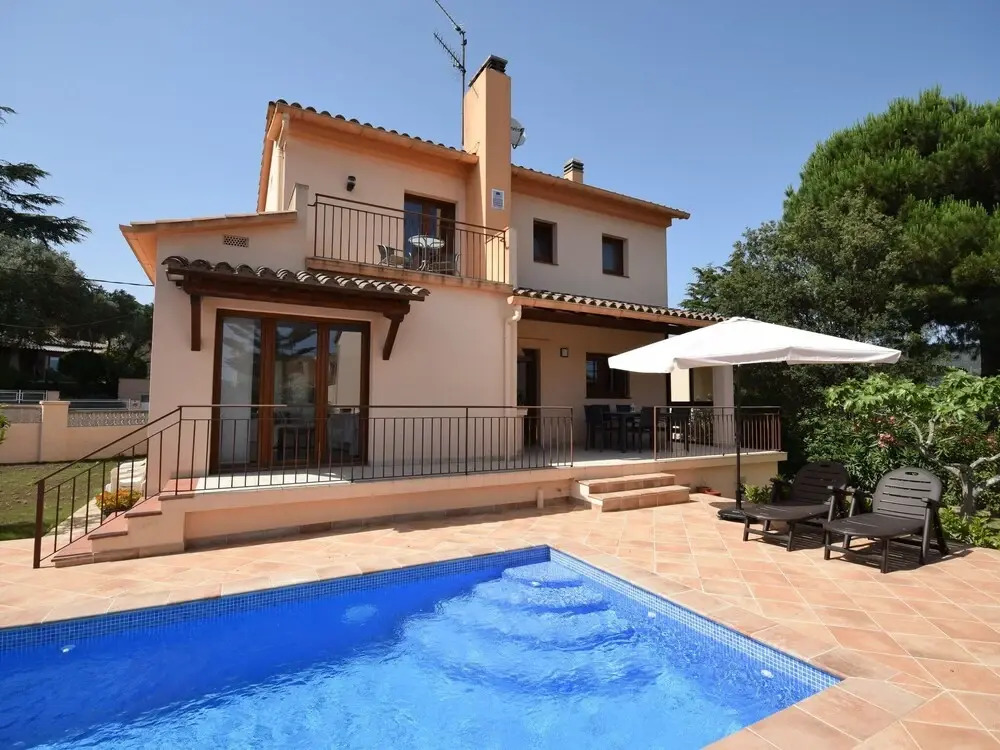 Enchanting Villa in Calonge with Swimming Pool