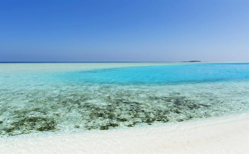 Ras Beach Inn