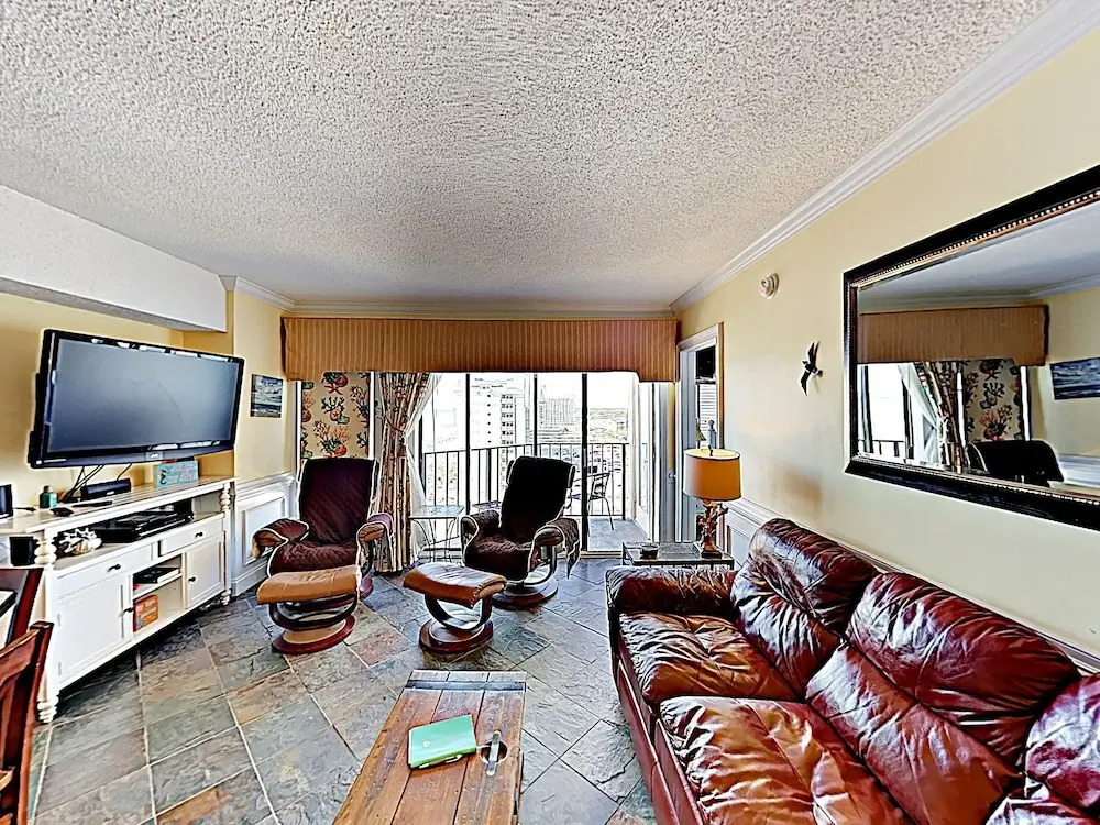 New Listing! Oceanfront Condo W/ Pools & Hot Tubs Condo