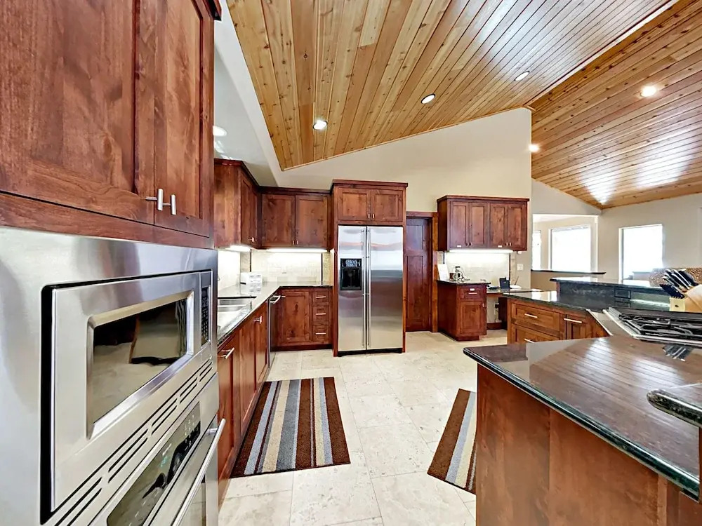 High End Executive Tahoe Home by RedAwning