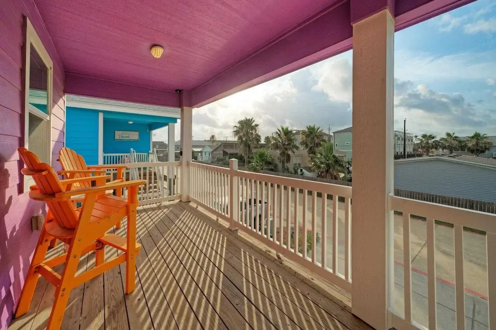 Purple Parrot by Avantstay Heated Pool, Beach Access & Central Port A Location