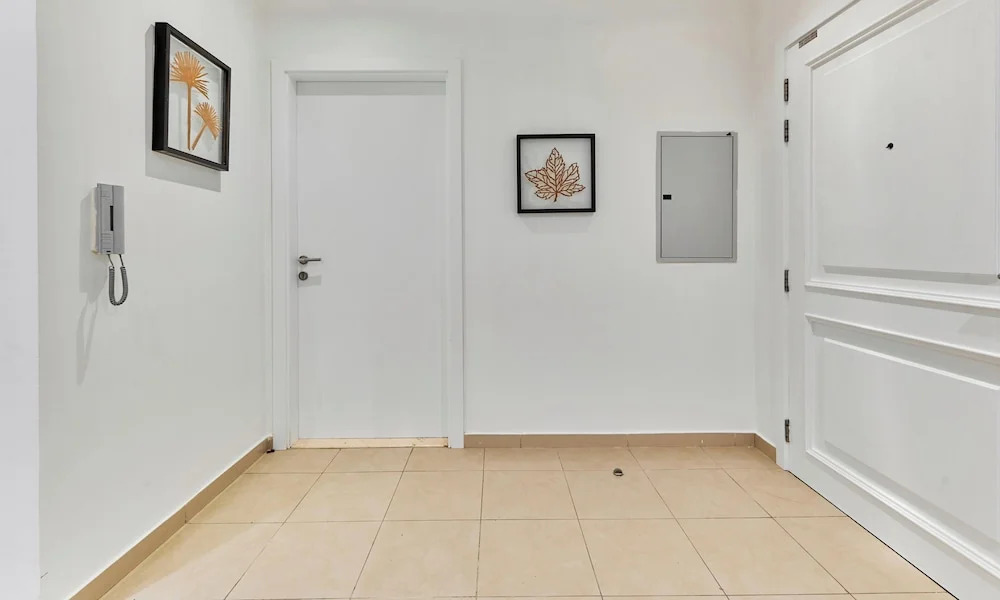 bnbme - Emirates Crown - 2BR & Maid Room