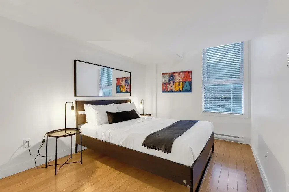 LiV MTL Main Plateau Suites Near Downtown Montreal