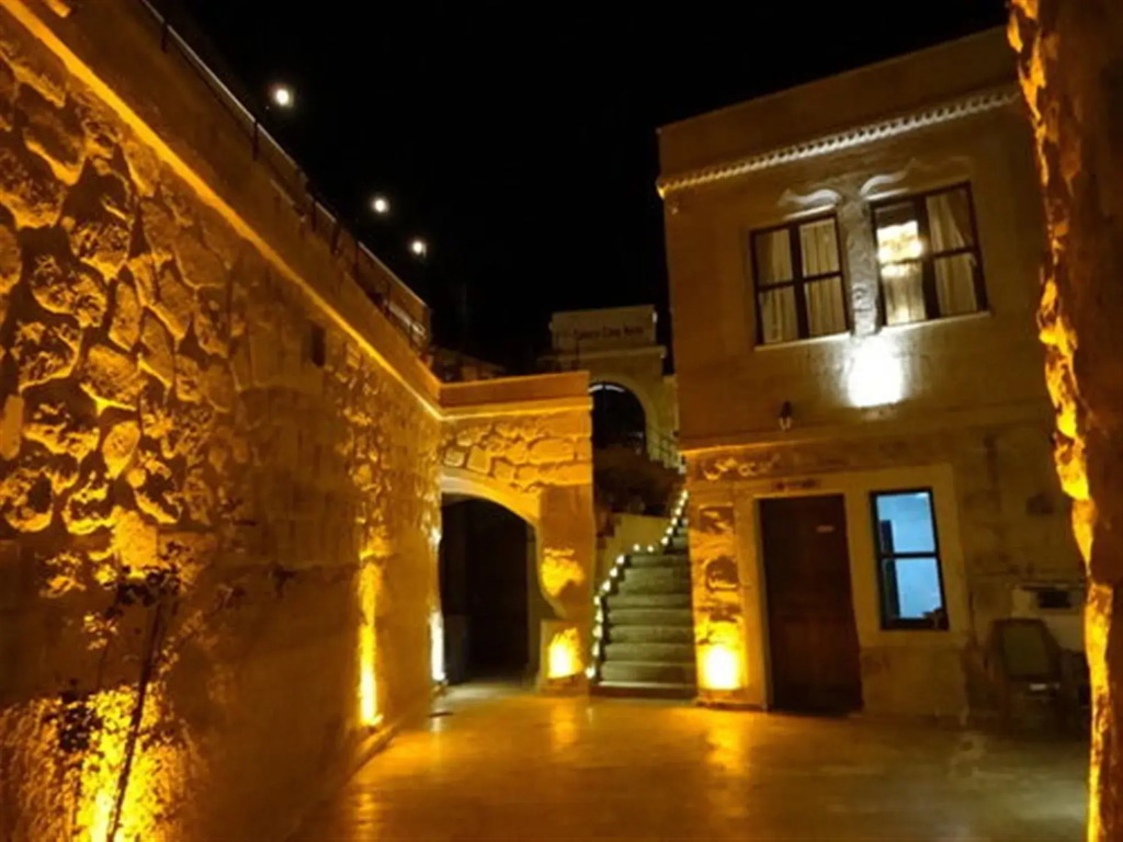 Emit Sakura Cave Hotel