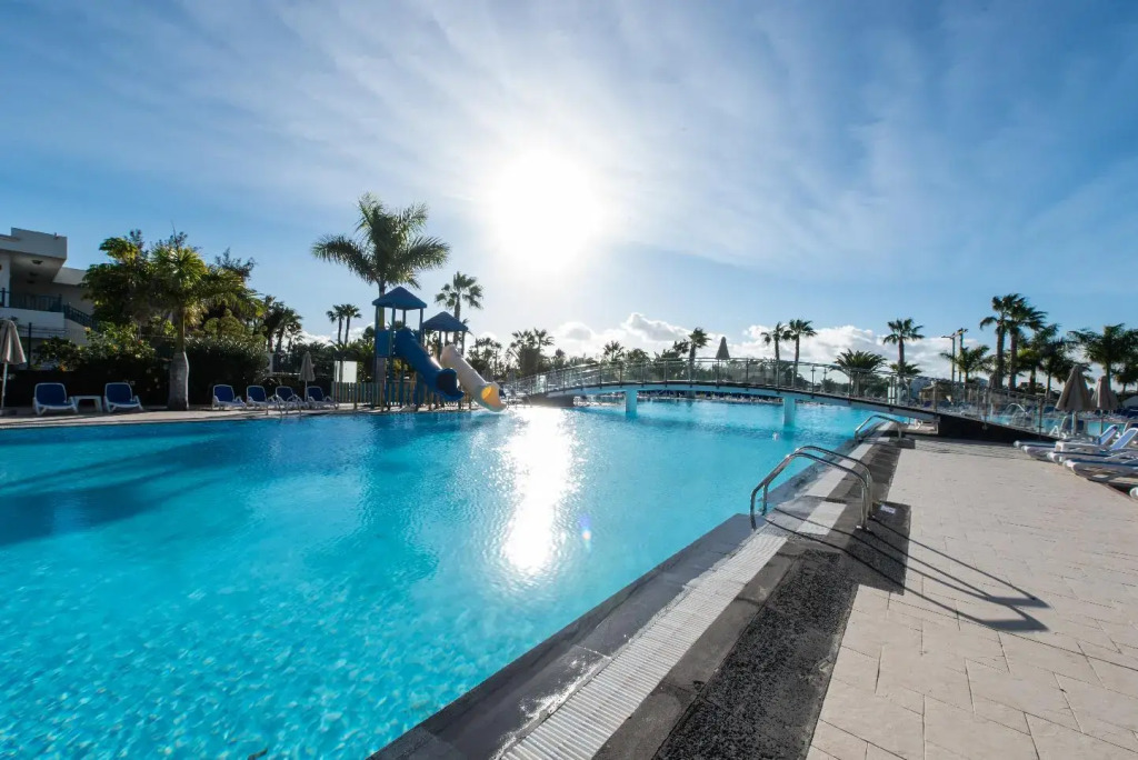 Отель THB Tropical Island