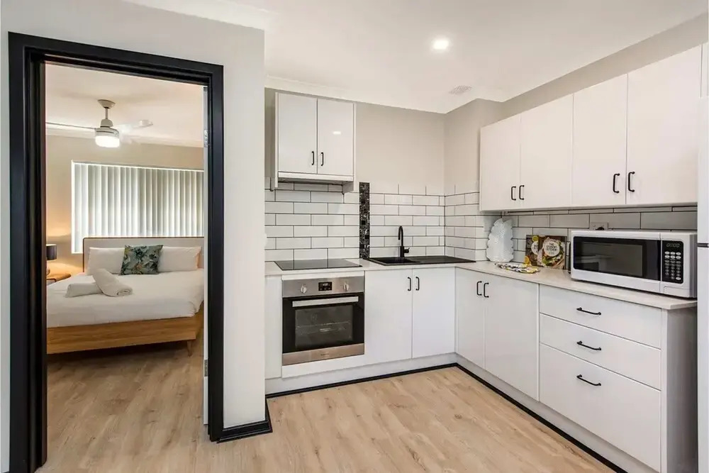 Executive 1BR Suite - Close to Foreshore & Cbd
