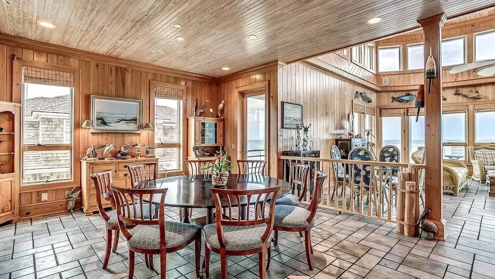 The Boat - 8 Br Home