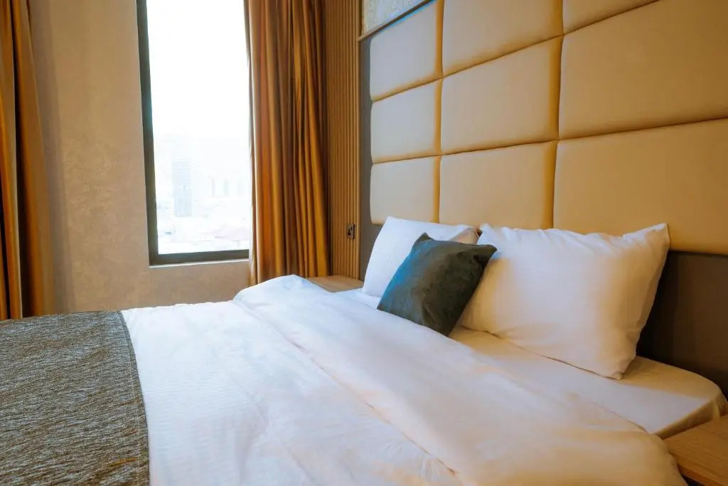 Sarok Hotel