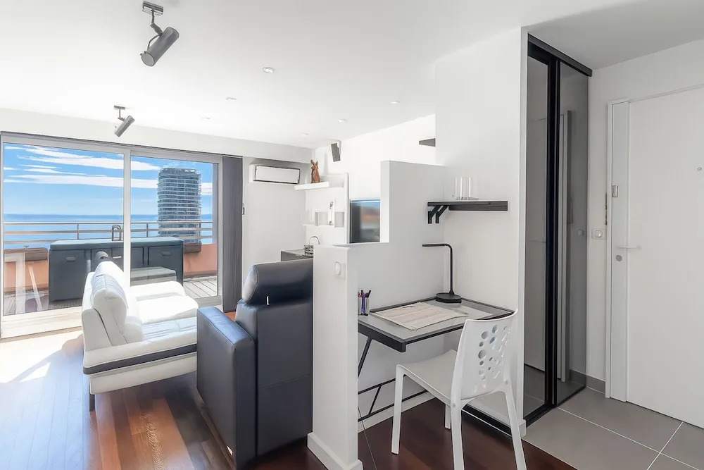 Stunning Renovated 1-bedroom Breathtaking View