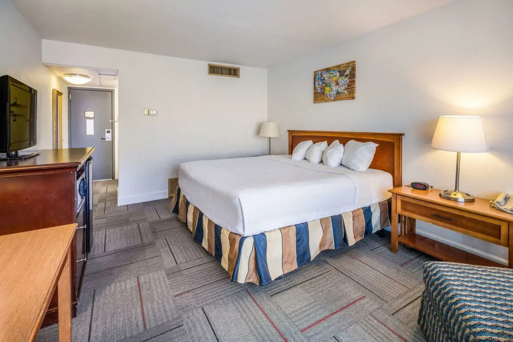 Riverside Hotel & Conference Center
