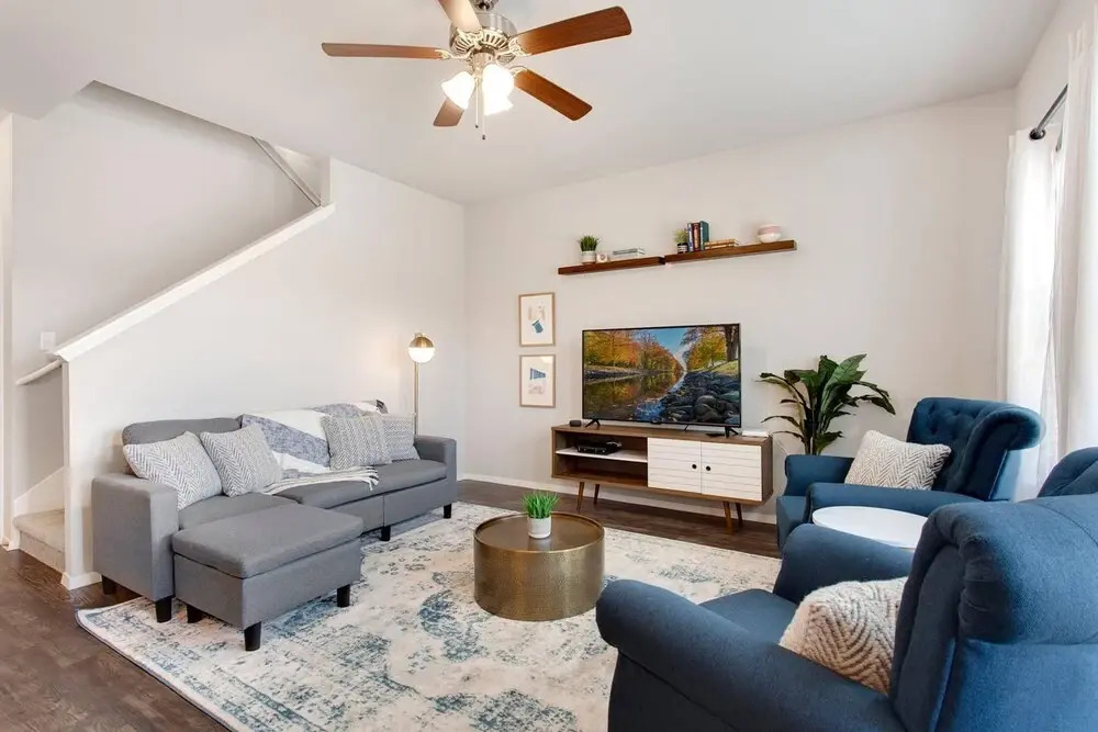 The Ivory - SLEEPS 10 - Perfect for Mid-Term Stays
