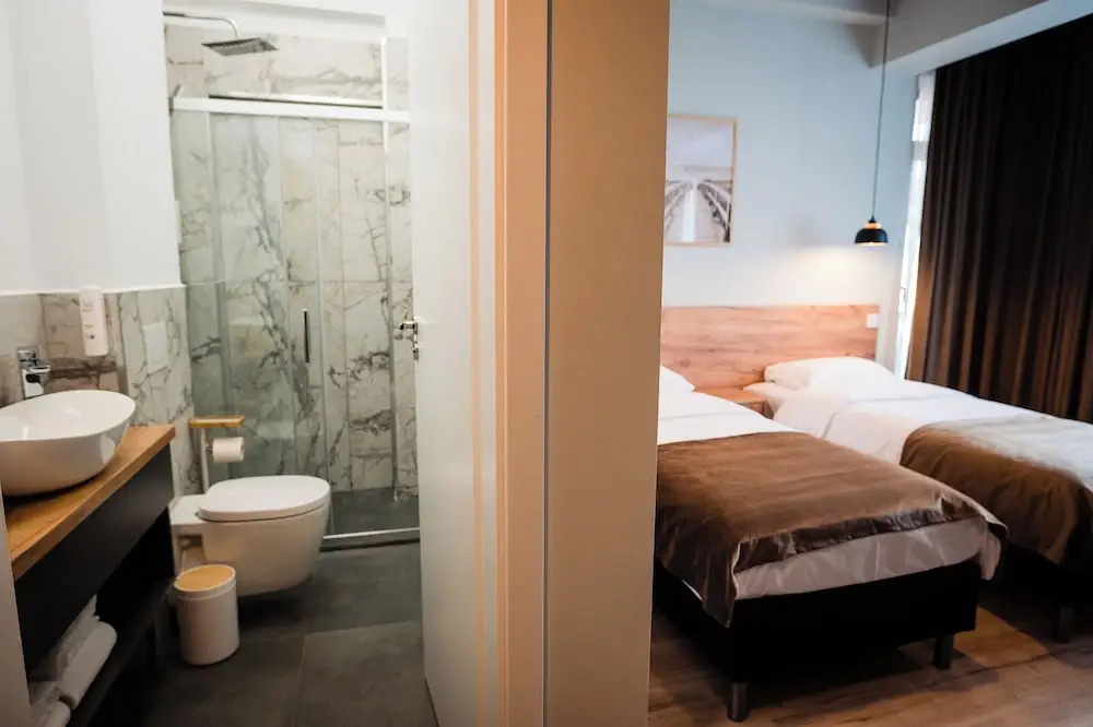 Fly&stay at George`s