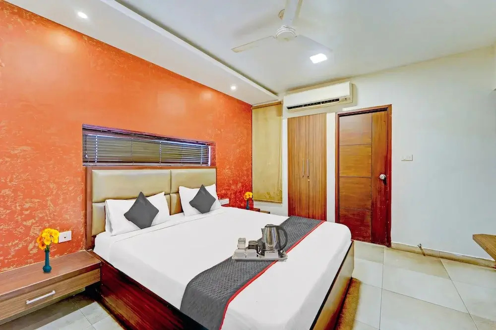 RG SUITES - Royapettah, Near Apollo Hospital & Marina Beach