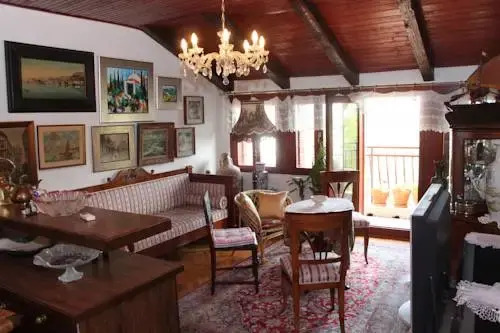 Royal Antique Apartment