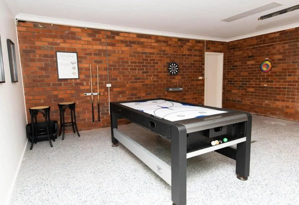 Karimi House - Spacious, EV Plug, Sleeps 10