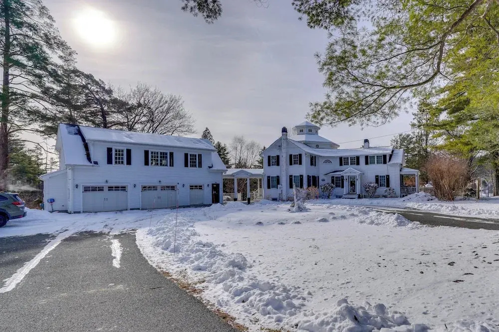 6 Mi to Tanglewood! High-end Lee Apartment