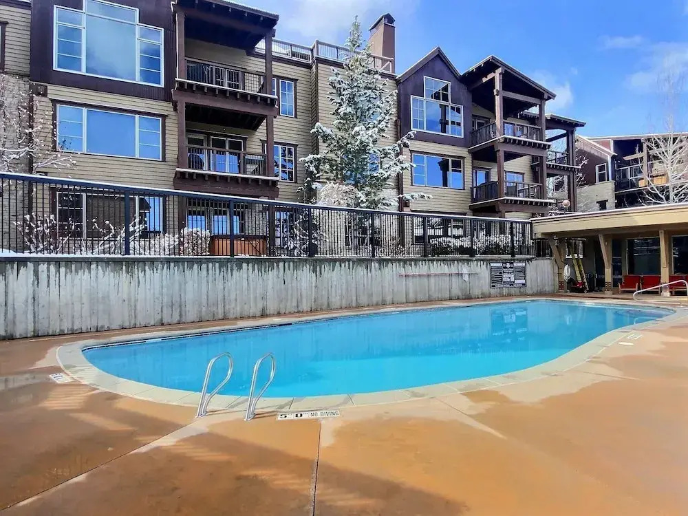Ski Ya Soon At Silver Star! 2 Bedroom Condo