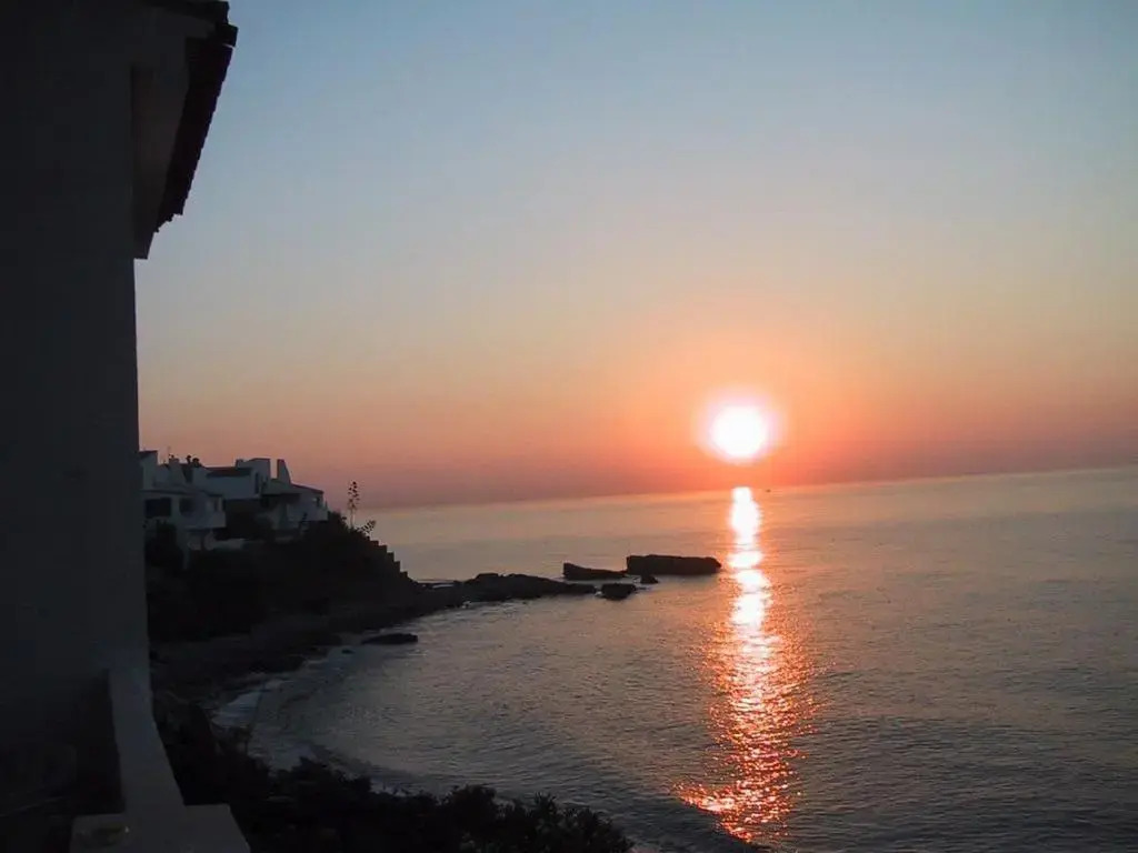 Estepona Frontline Beach Homely 3 bedrooms duplex with amazing views