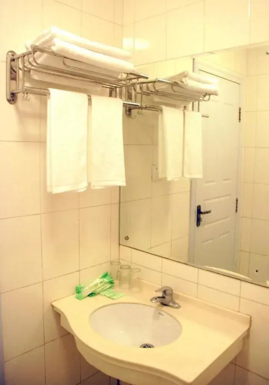 Qingdao Xiaogangwan Business Hotel