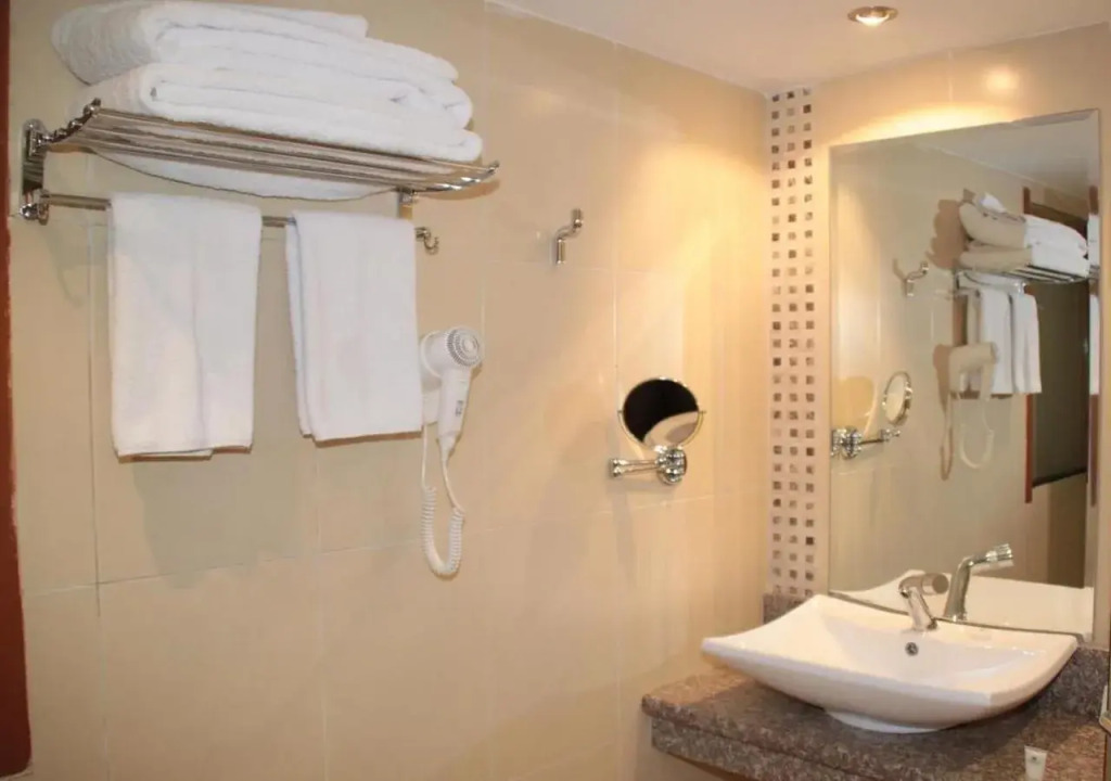 Best Western Plus Meridian Hotel