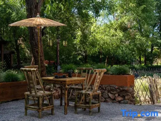 Lijiang ZenTea Garden Ancient Residence Beautiful Homestay