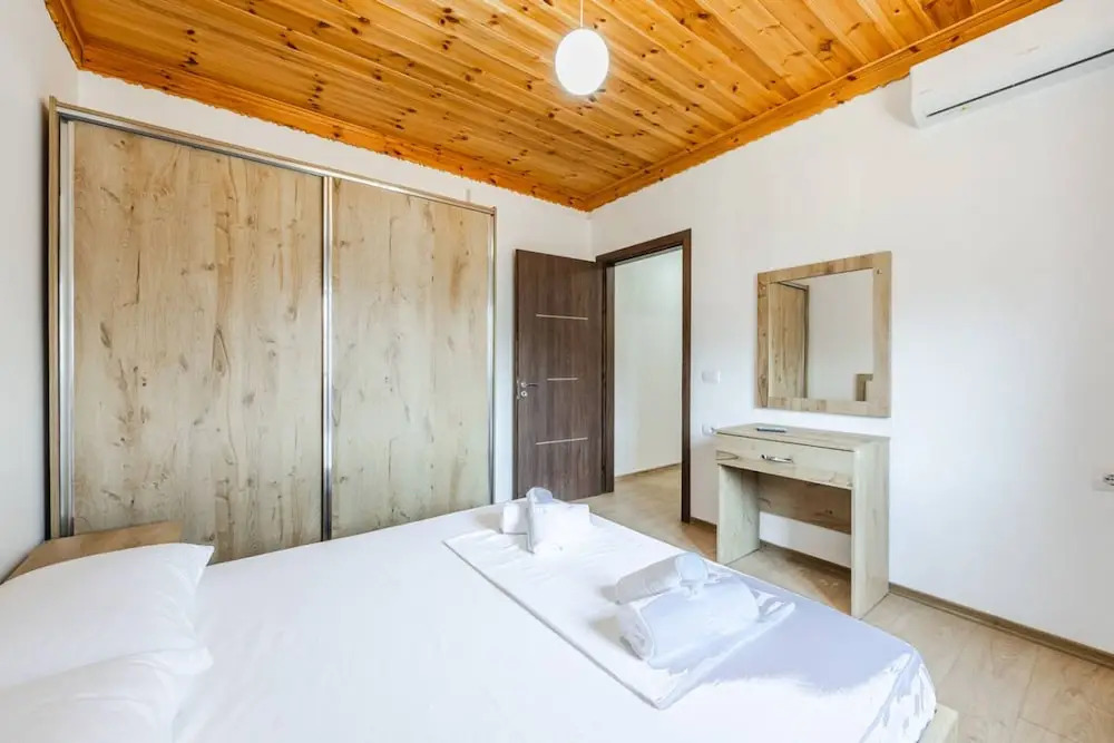 Hillside Apartment Gjirokast r 2 2BR With Balcony