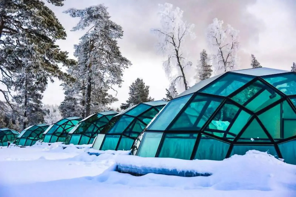 Kakslauttanen Arctic Resort - Igloos and Chalets