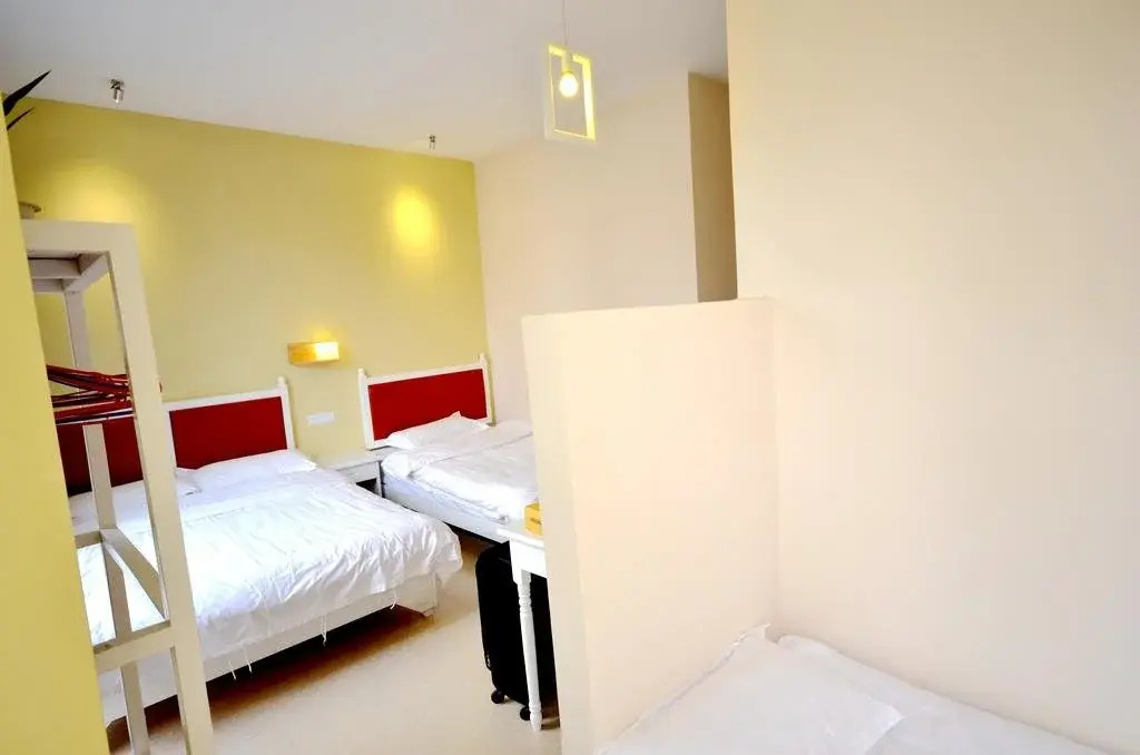 Shanshan gap Year Hotel