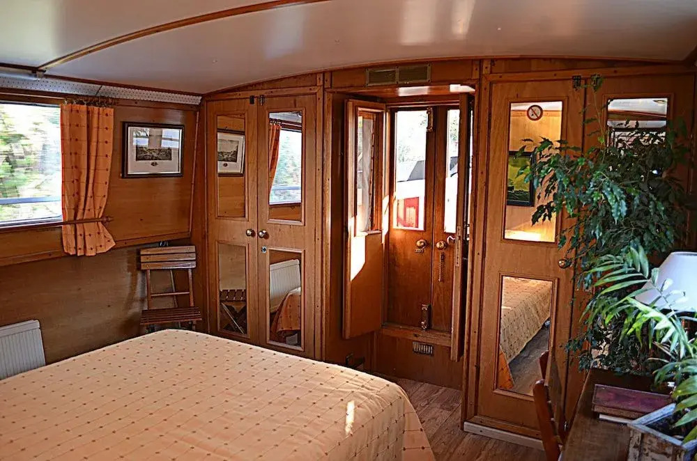 Barge Beatrice cruises on the Canal du Midi