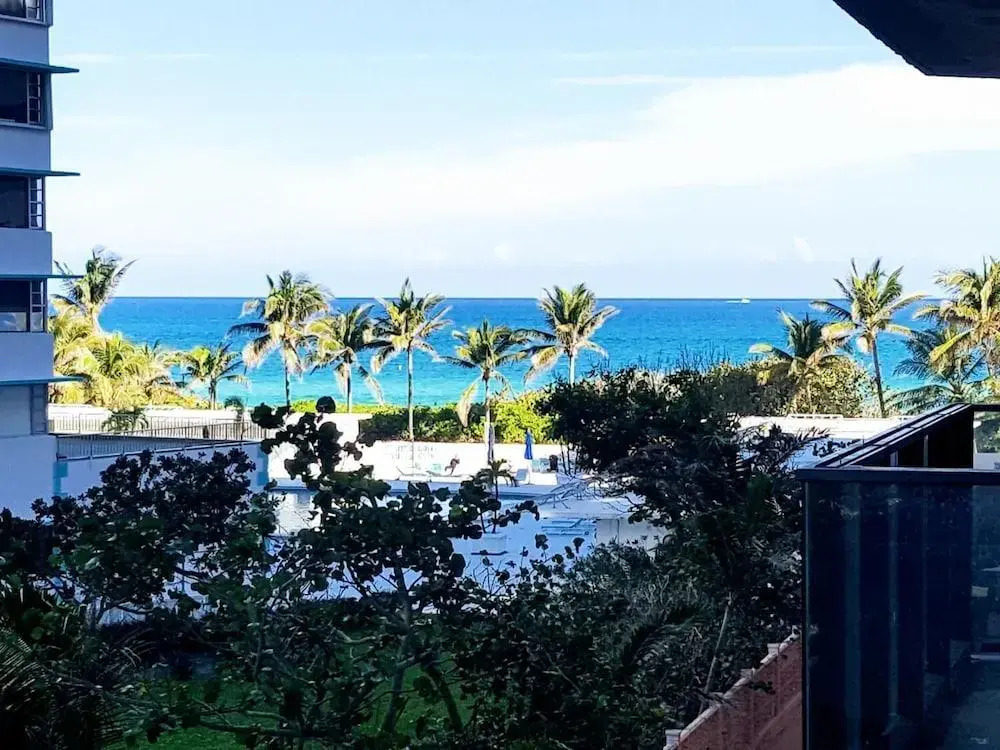 Luxury Beach Resort - HORA RENTALS