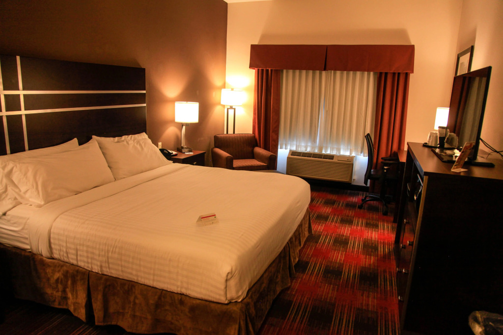 Holiday Inn Express & Suites Cumberland - La Vale by IHG