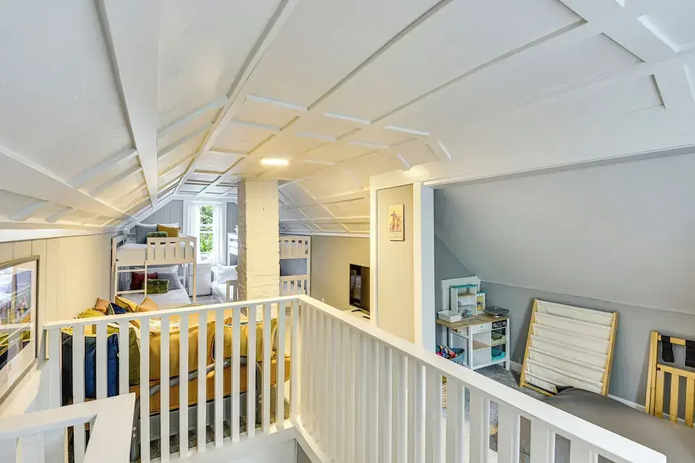 < 1 Mi to Notre Dame: Family-friendly Home!