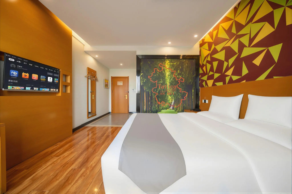 Vatica Jieshou City New Passenger Transport Center Hotel