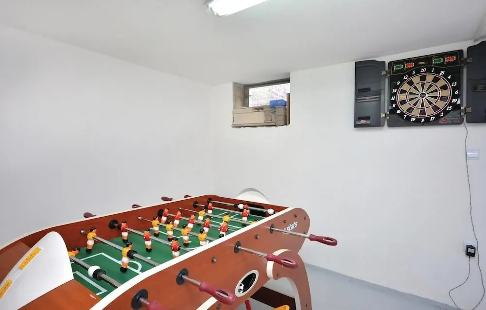Beautiful Home in Okrug Gornji With Wifi and 4 Bedrooms
