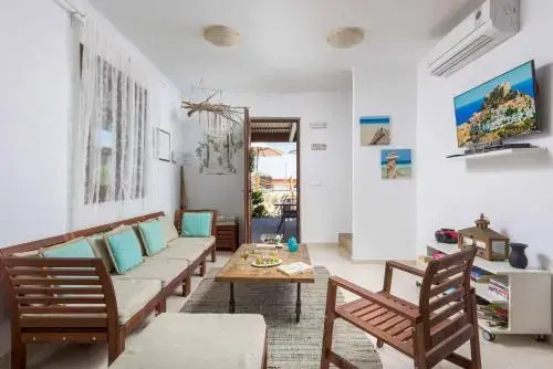 Lindos Topaz