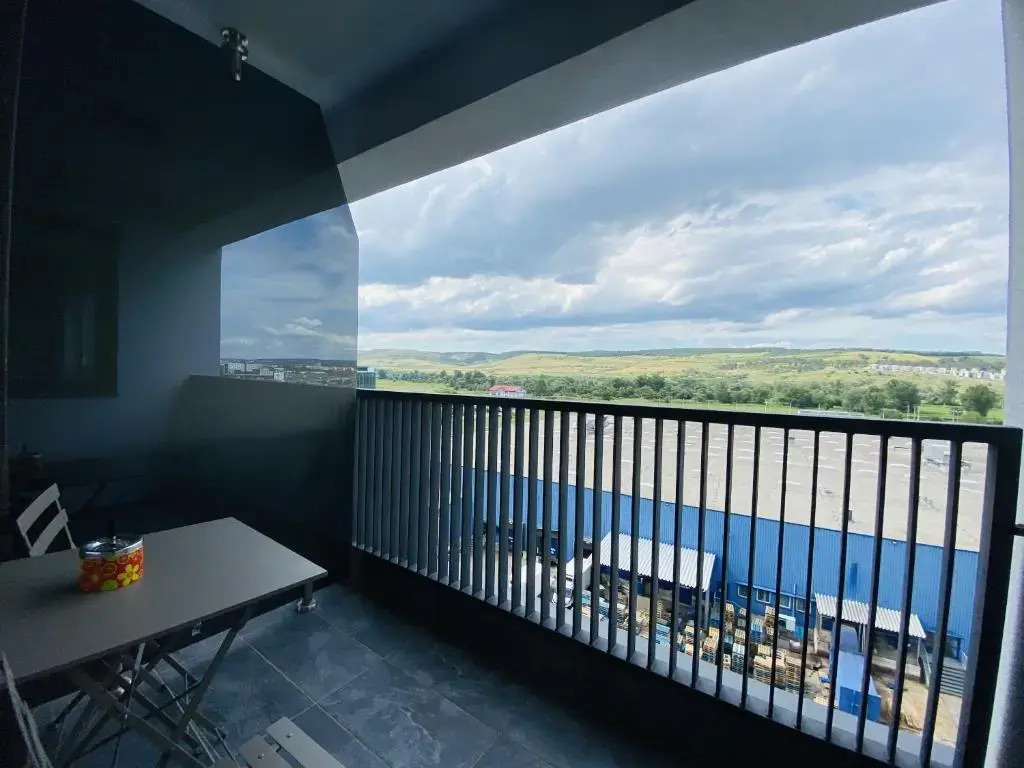 Deluxe Apartment with balcony and private parking in Colvmna Residence