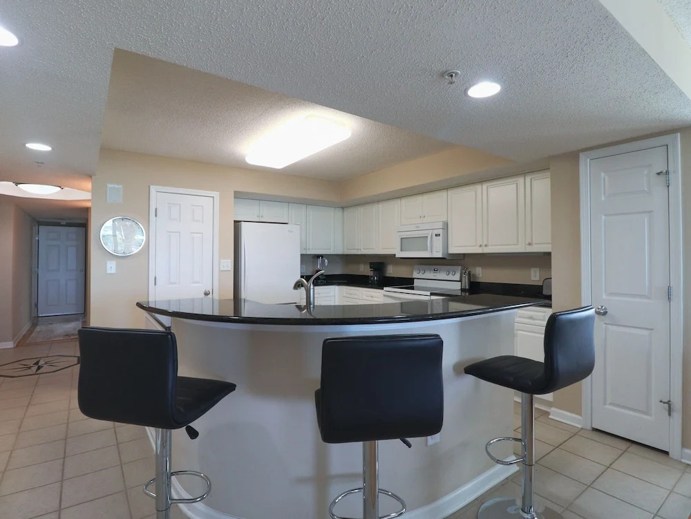 Yacht Club Villas #1-201