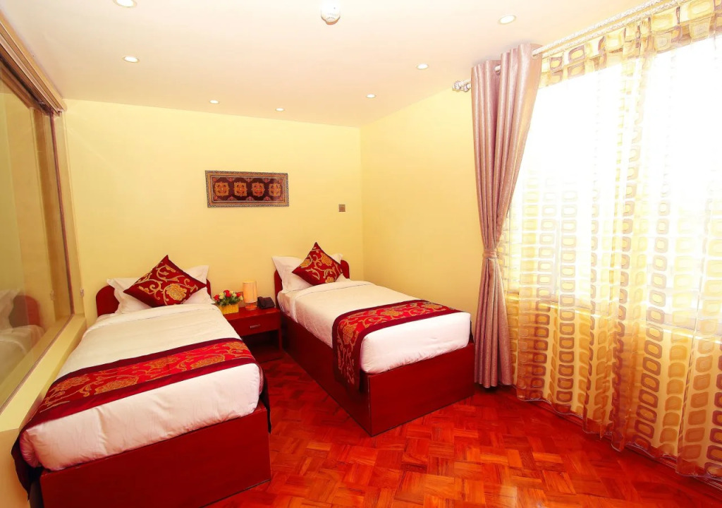 Diamonds Inn