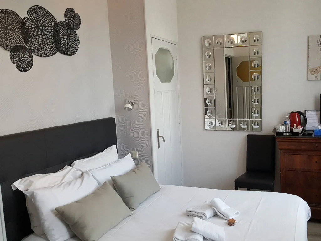 Le Castel Guesthouse