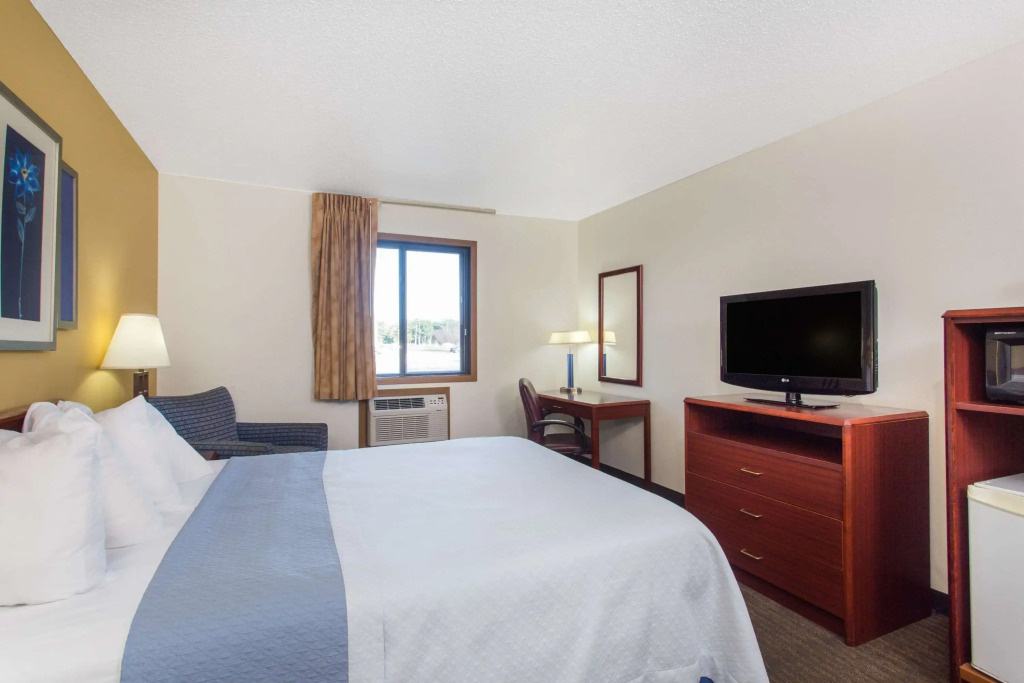 Days Inn by Wyndham Austin