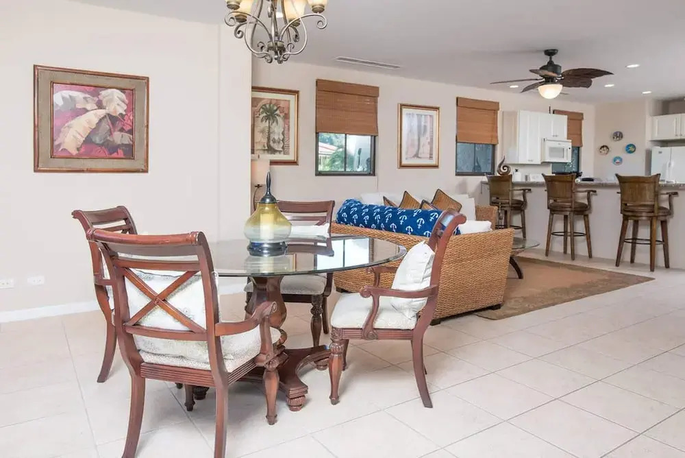 Dazzling end unit in Coco with extra windows and lots of light sleeps 8