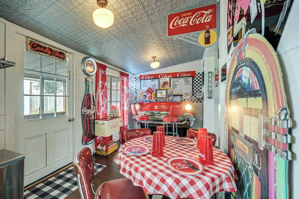 Retro Retreat in Llano w/ Screened Porch!