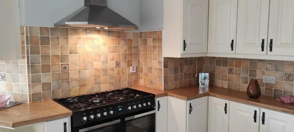 Luxury 3 bedroom house with peaceful garden, sleeps 6 and 2 mins to beach