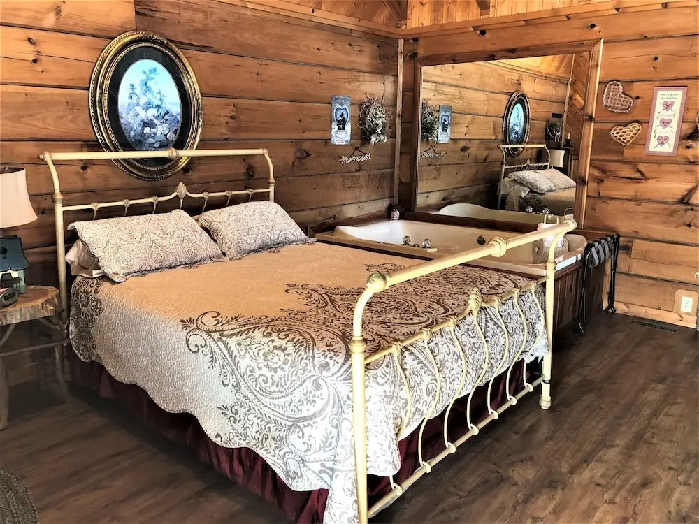 Twin Hearts - Studio Cabin