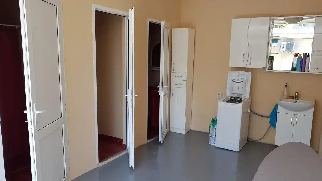 Mini Hotel on Lakoba
