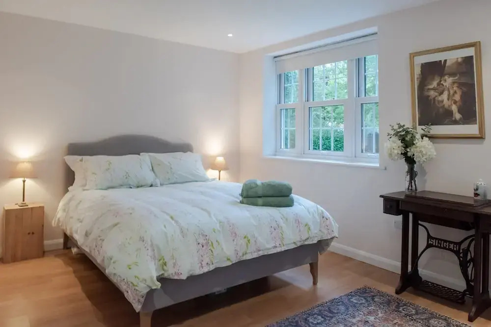 Bright Two Bedroom Ground Floor Apartment