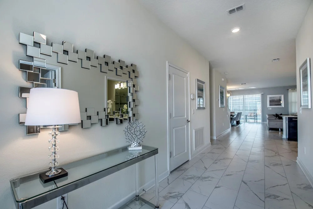 8 Bdrm 5 Bath Villa