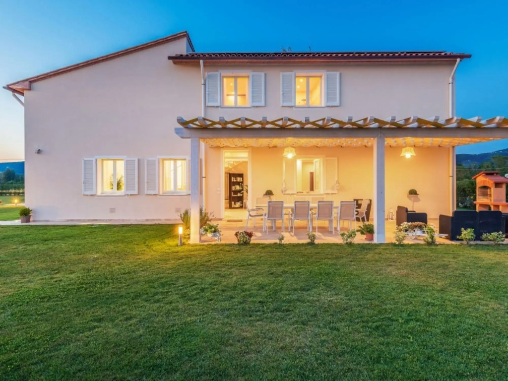 Modern and Elegant Villa With Pool and Wellness Room-villa Benessere