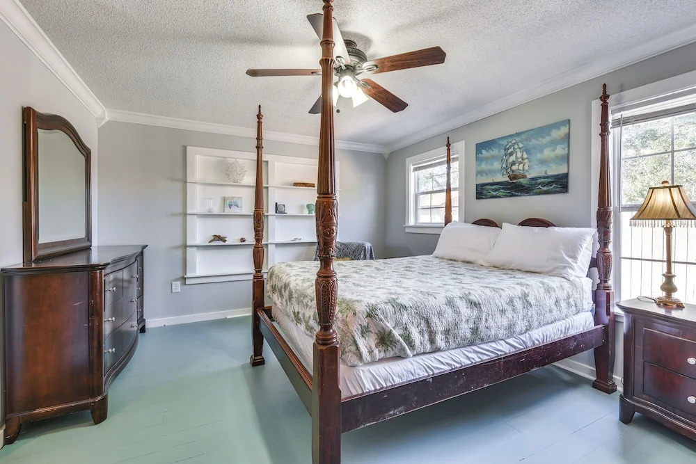 Pet-friendly Fort Walton Beach Home: 4 Mi to Ocean